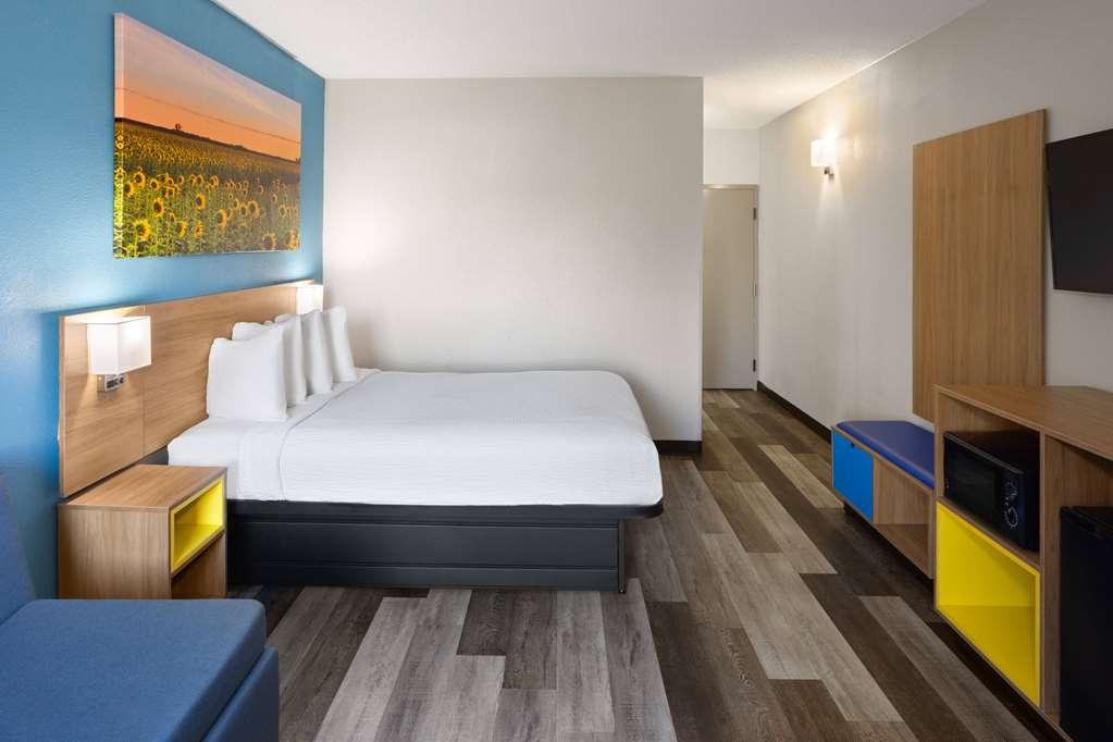 Days Inn & Suites By Wyndham Northwest Indianapolis Indianápolis Quarto foto